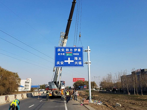 四川四川道路护栏网网片该如何进行正确的选购呢？